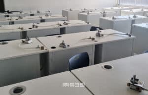 Dust collection from dental prosthetics and orthodontic device manufacturing