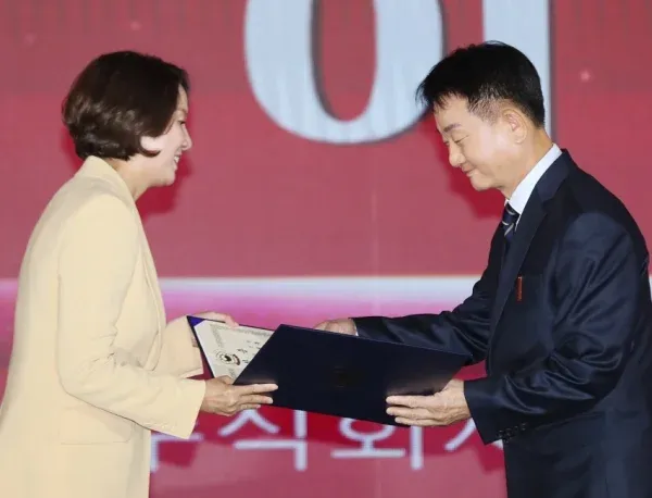 디일렉|듀크린 이경옥 대표, 대한민국 산업포장 수상