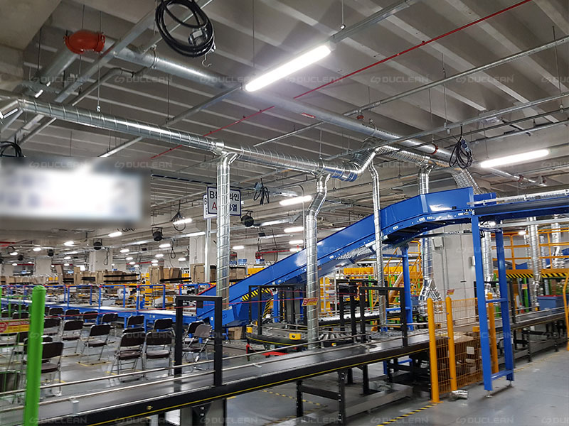 물류 이동을 위한 컨베이어벨트 라인에 설치된 듀크린 집진기