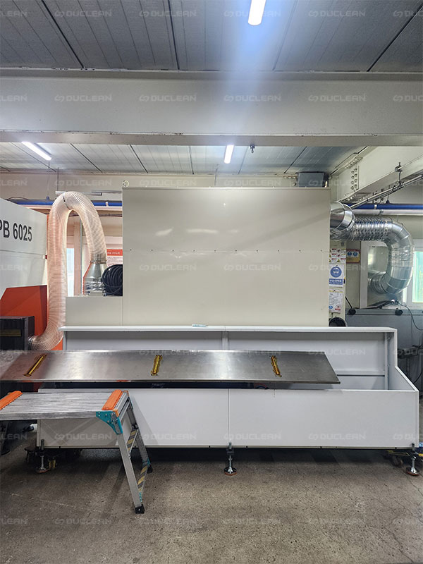 레이저가공에서 발생하는 흄을 포집하기 위해 듀크린 흄집진기 설치